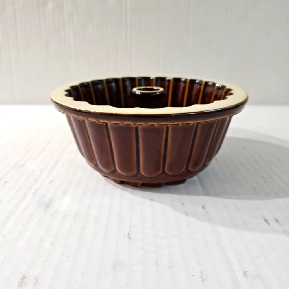 William Sonoma Pottery Dessert Mold Brown Glazed Stoneware Leaf Ring Bundt